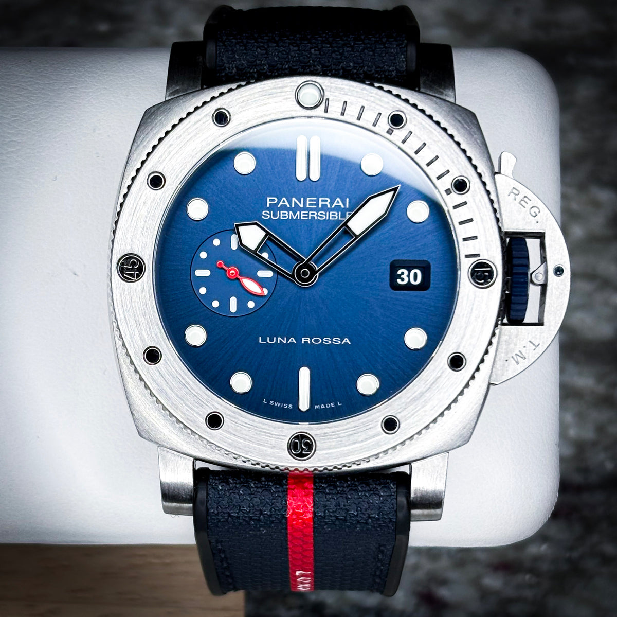 Panerai Submersible Luna Rossa PAM01379