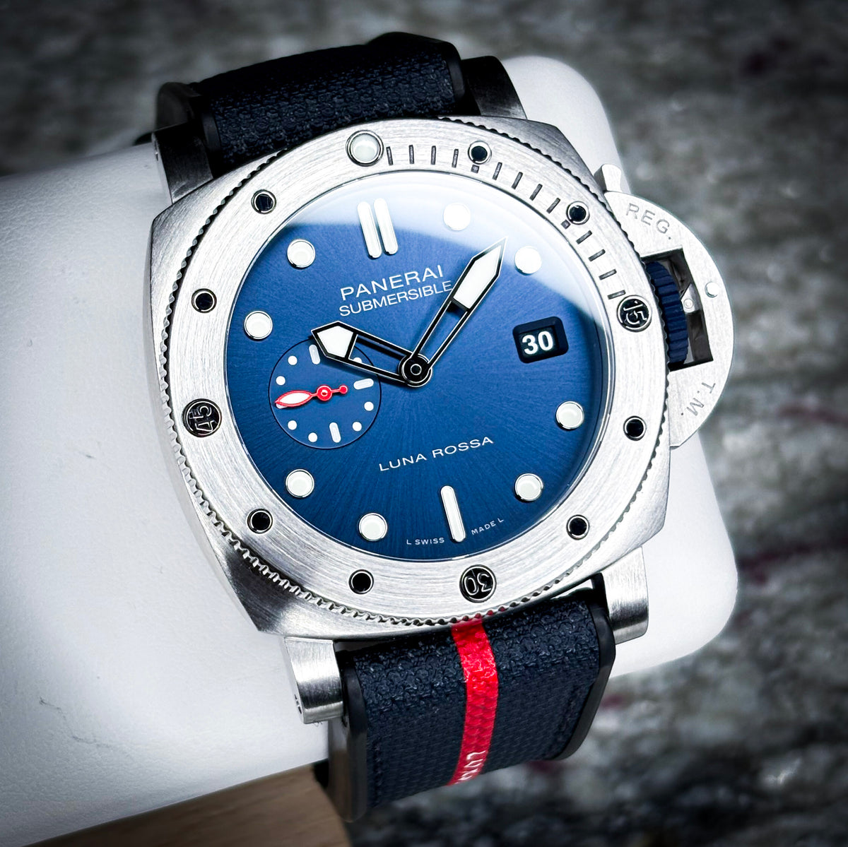 Panerai Submersible Luna Rossa PAM01379
