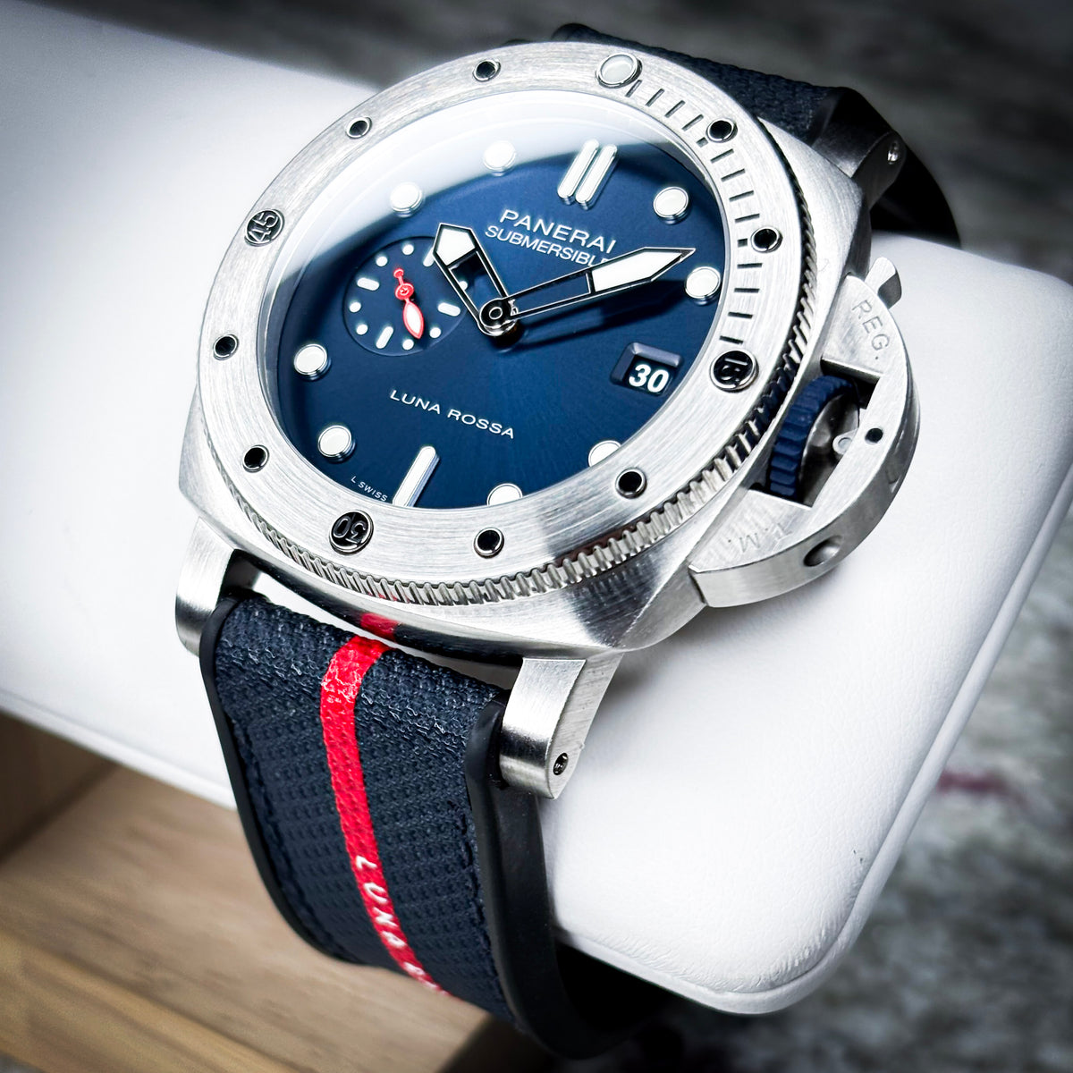 Panerai Submersible Luna Rossa PAM01379