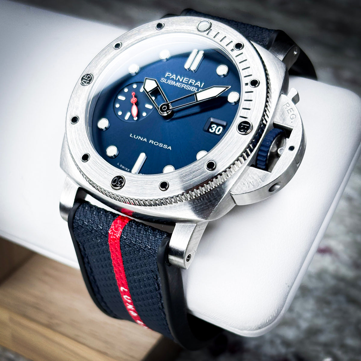 Panerai Submersible Luna Rossa PAM01379