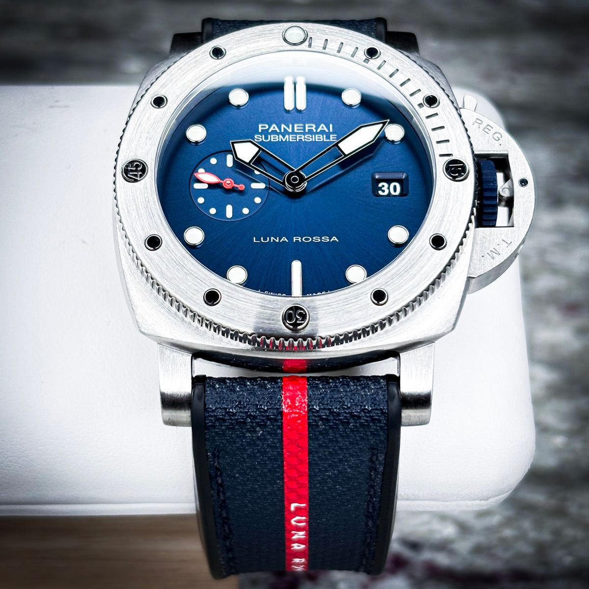 Panerai Submersible Luna Rossa PAM01379