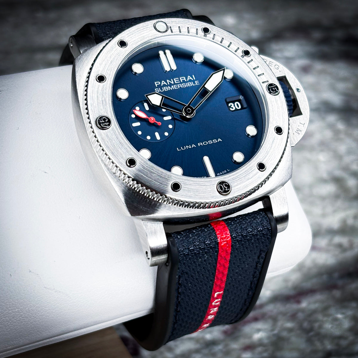 Panerai Submersible Luna Rossa PAM01379