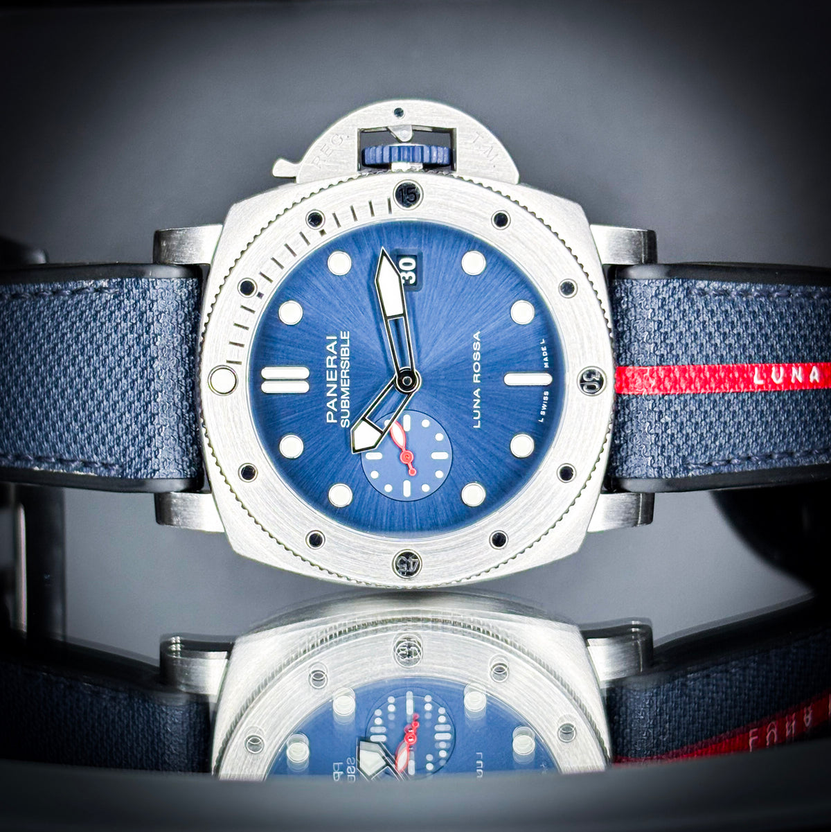 Panerai Submersible Luna Rossa PAM01379