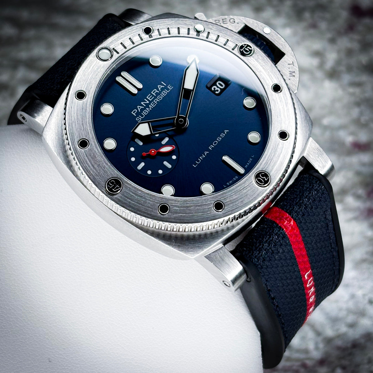 Panerai Submersible Luna Rossa PAM01379